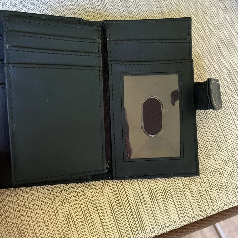 Safe Keeper Black Leather Wallet Card Holder ID Slot Snap Closure Holds 10 Cards